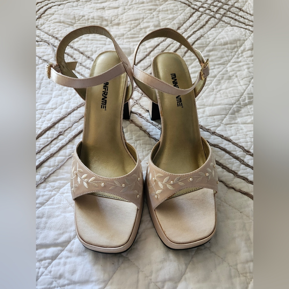 Ladies beige opened toe shoes